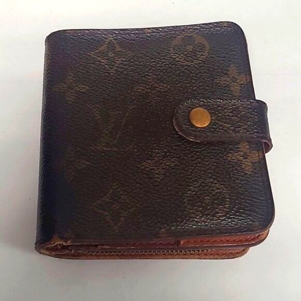 Authentic Louis Vuitton Monogram Wallet